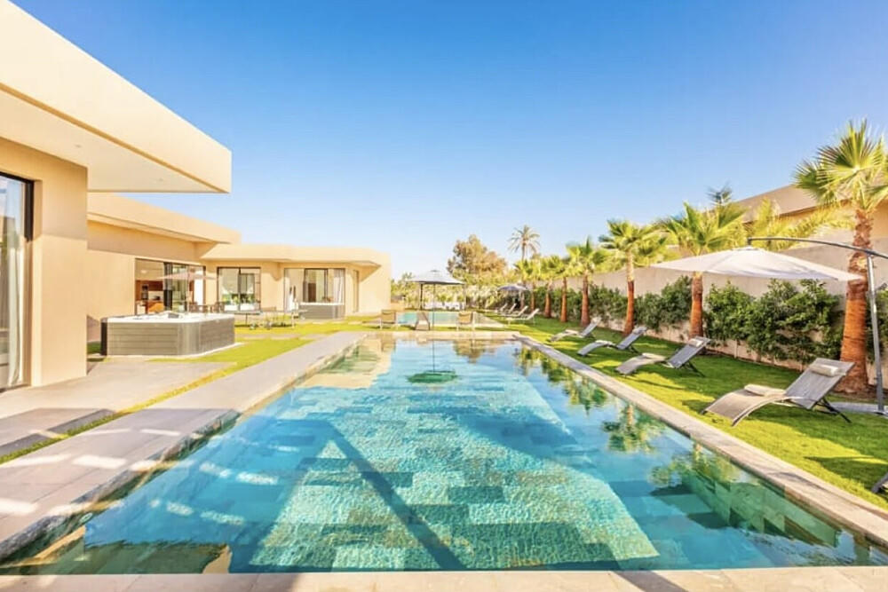 Luxury retreat pool and villa